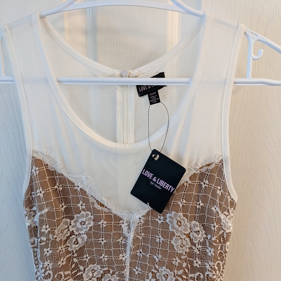 Lacy White Dress - Picture 5 of 8